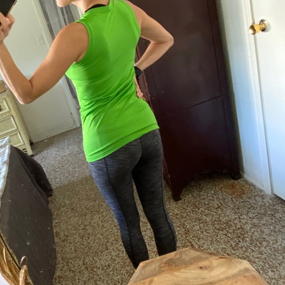 🤸🏻‍♂️SOLD🤸🏻‍♂️Nike Dri-Fit Lime Green Tank Top - Picture 3 of 8